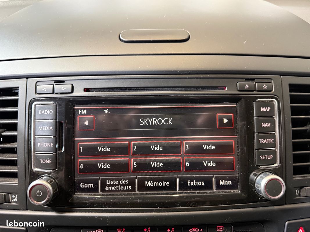 VOLKSWAGEN TRANSPORTER COMBI 2.0 BiTDI 180 FAP Court 9pl (image 25)