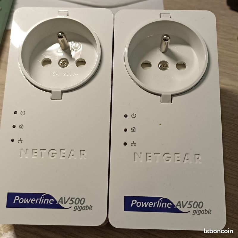 2 CPL netgear XAV5601 (image 1)