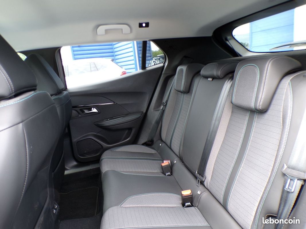 Peugeot 2008 1.5 BLUEHDI 110CH S&S ALLURE (image 6)