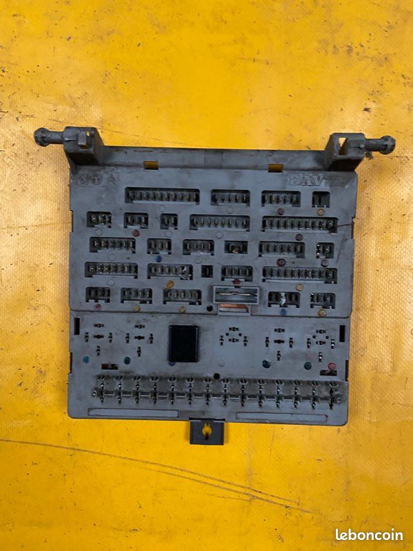 Platine porte fusible 205 (image 1)