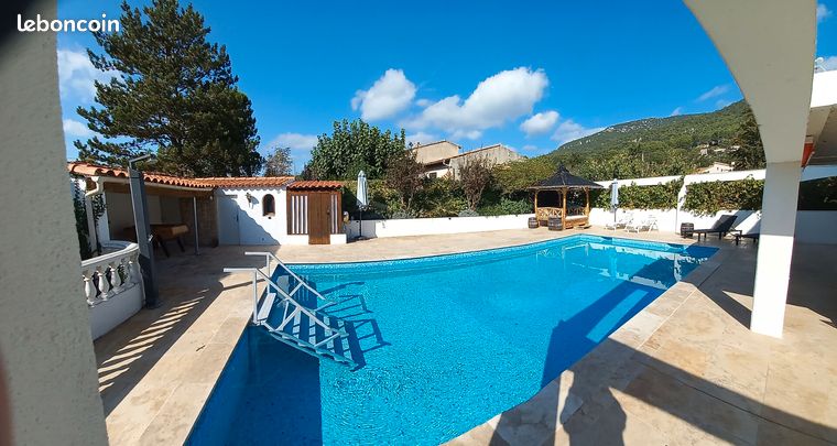 Villa 8 pièces 217 m²