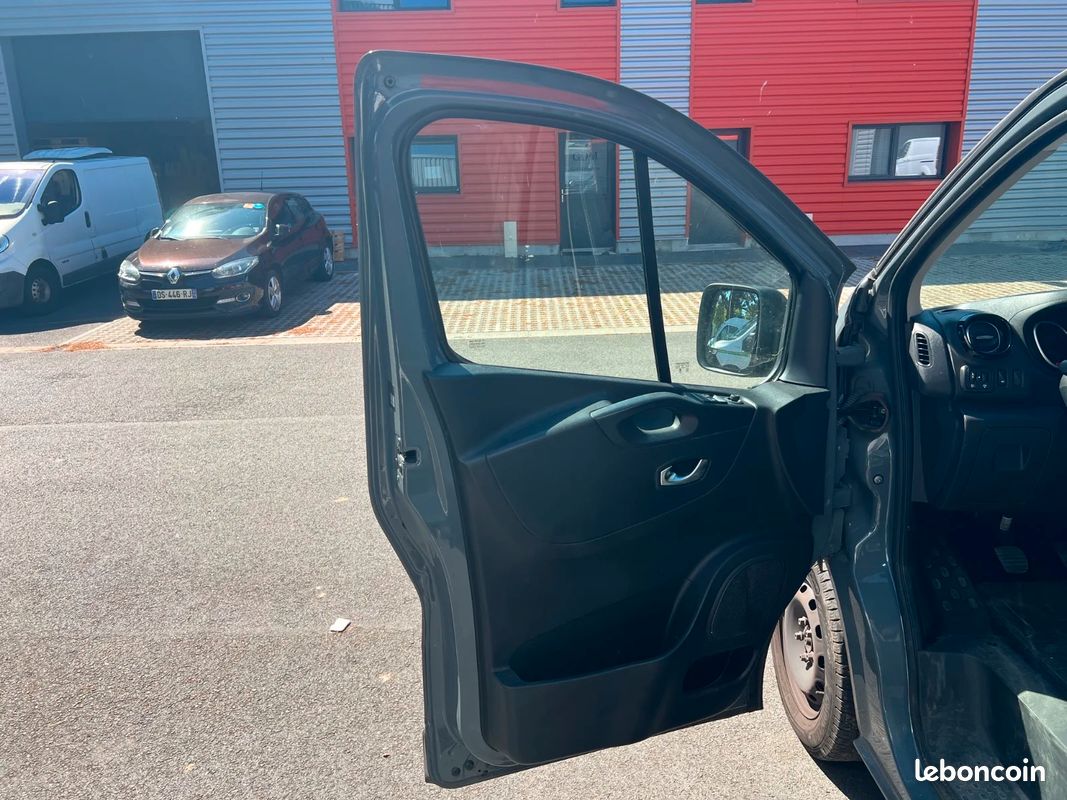 Renault trafic fourgon frigo l1h1 1000 kg 2.0l dci 120ch confort (image 27)