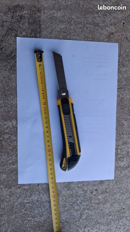 Cutter avec 3 lames Etat neuf (image 1)