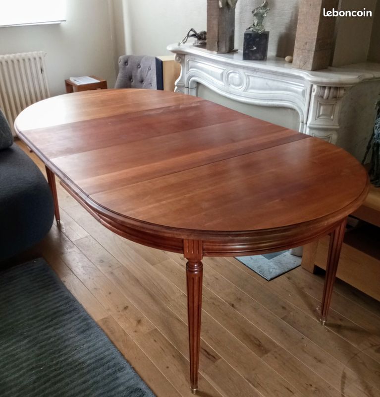 Vente d'un ensemble table de salle à manger ronde en merisier avec deux rallonges et quatre chaises (image 2)