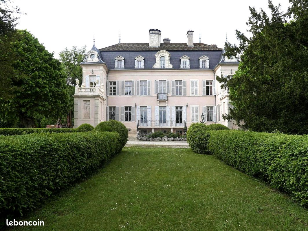 Maison 17 pièces 685 m² · à Gemeaux · 685 m² · 2 200 000 €
