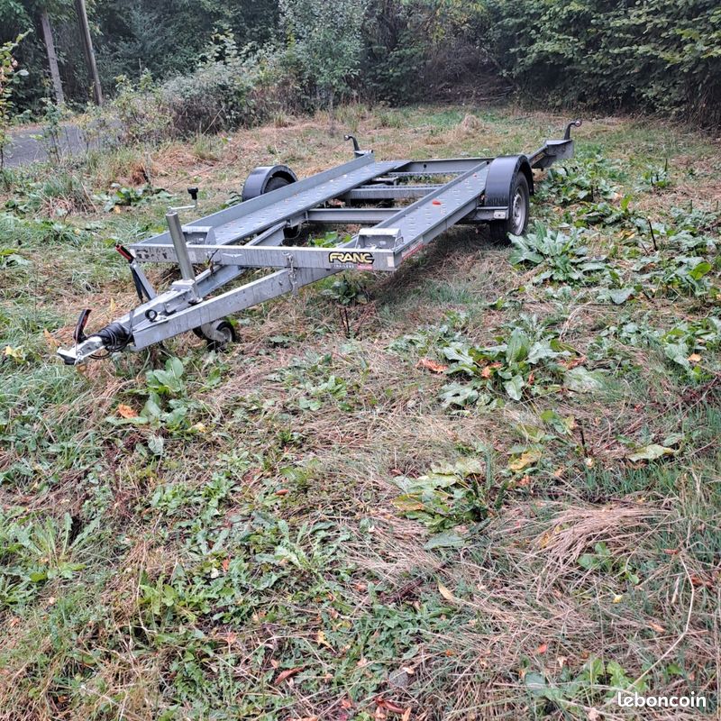 Loue porte voiture 1300kg · à La Cellette · 70 €/mois