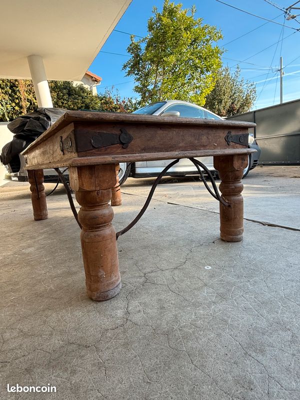 Table basse coloniale en bois et métal – pièce unique (image 5)