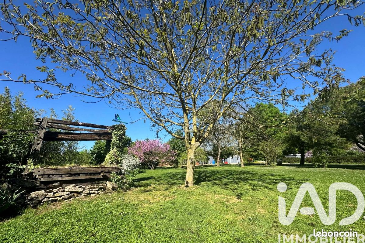 Terrain 1900 m² · à Saint-Jean-de-Liversay · 1 900 m² · 155 000 €