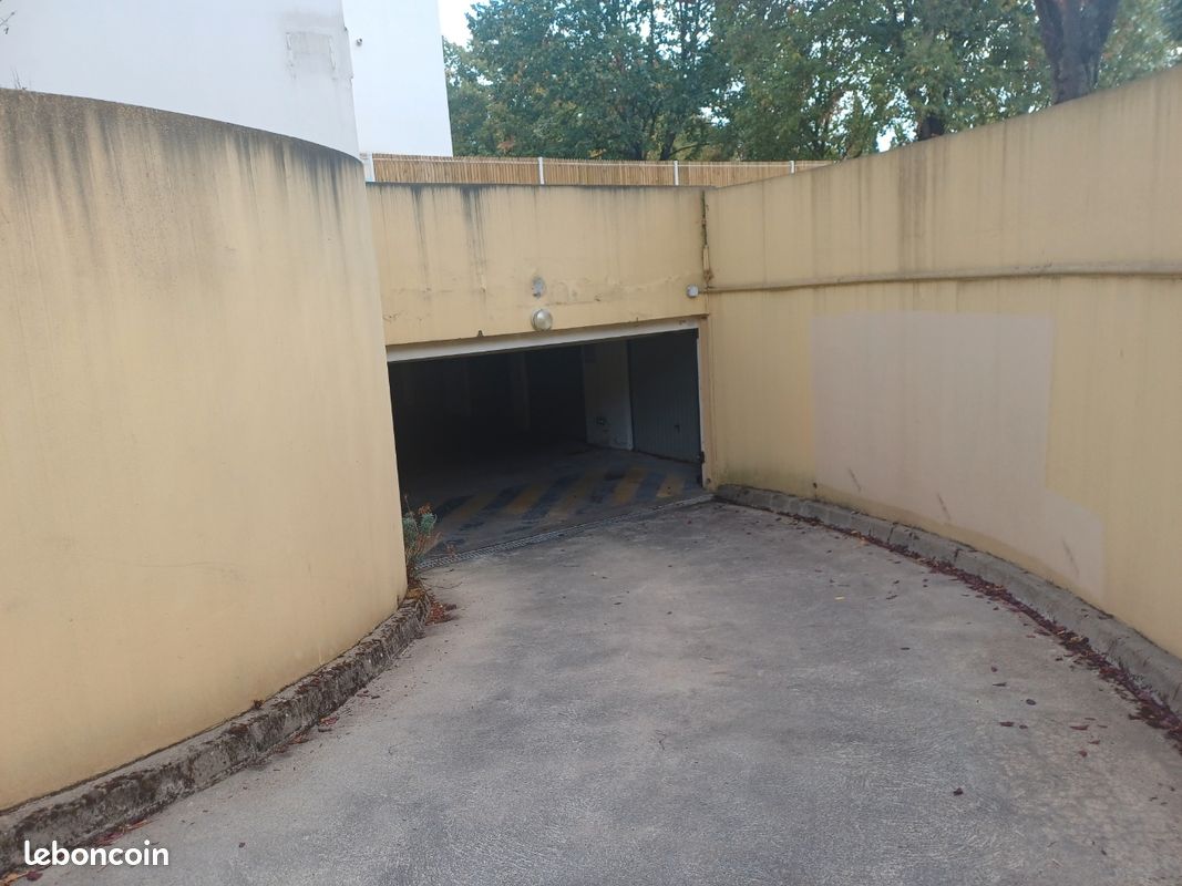 Parking box (tramway doulon) (image 3)