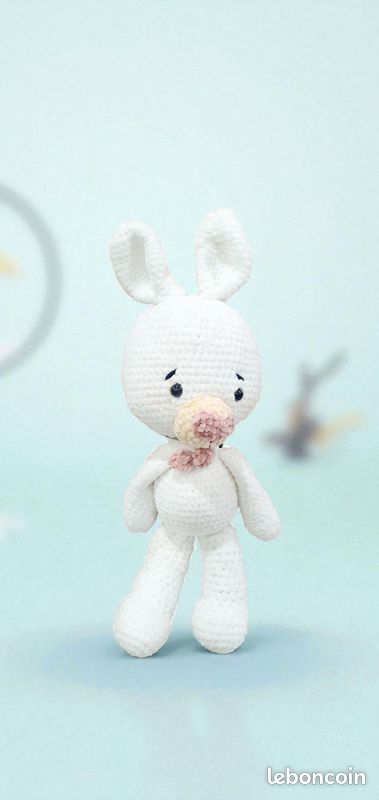 Petit Lapin Blanc en Crochet Peluche Artisanale pour Enfant