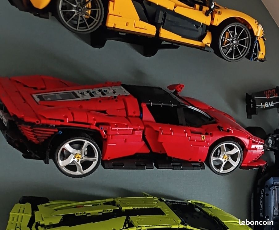 Support mural pour Lego Ferrari Daytona SP3 (image 1)