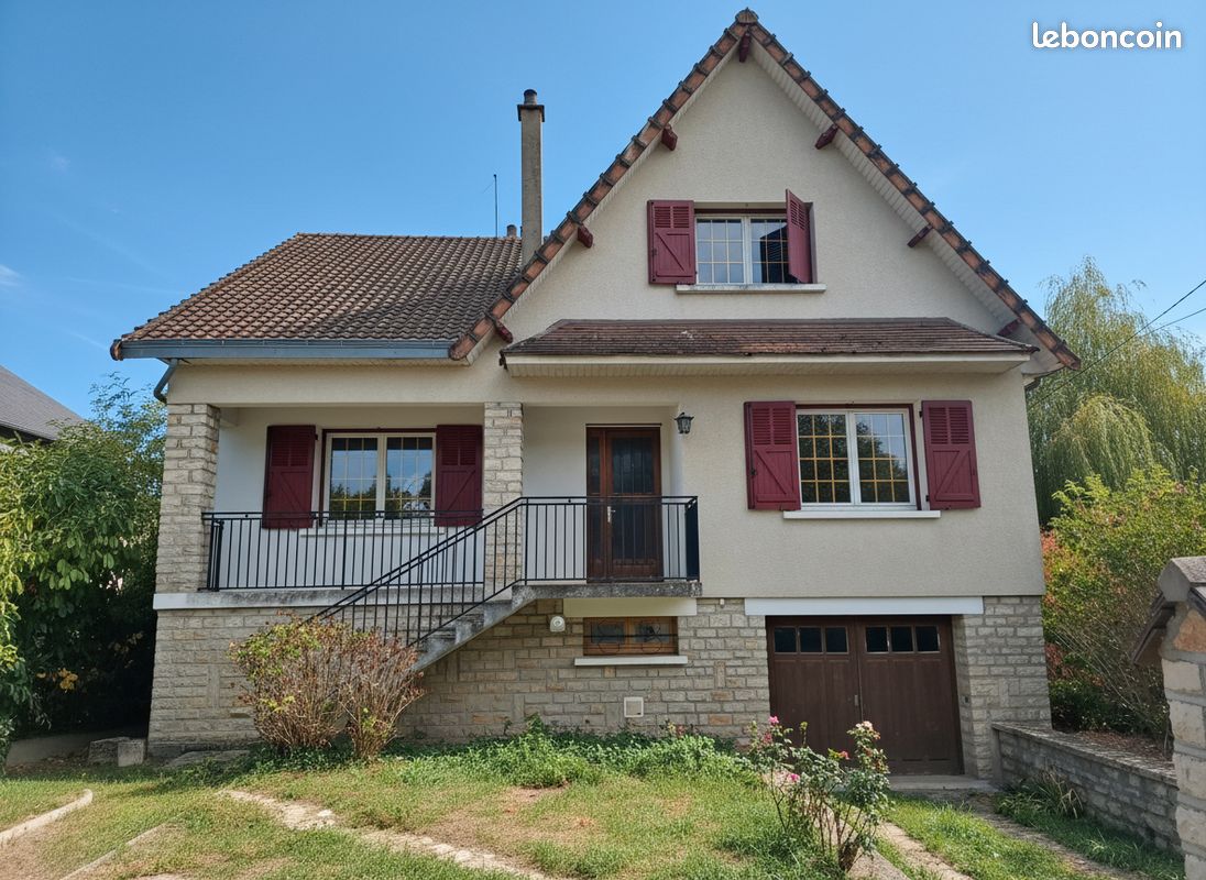 Maison 11 pièces 190 m² · à Saint-Amand-Montrond · 190 m² · 92 000 €