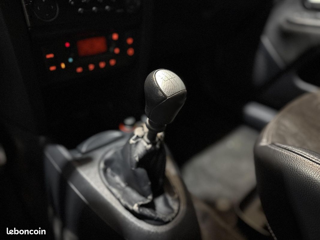 RENAULT CLIO RS 2.0i 16V 172ch - Garantie 3 MOIS (image 11)