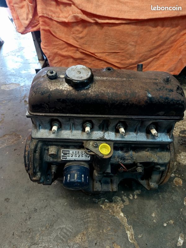 Moteur Renault R8 688-02 (image 1)