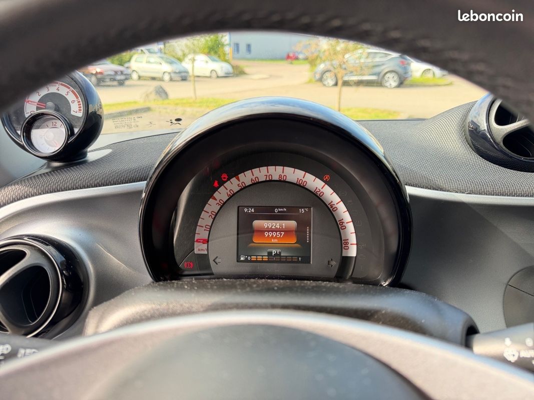 SMART FORFOUR II 0.9 90 PASSION TWINAMIC BVA6 90Ch Garantie 12 mois (image 12)