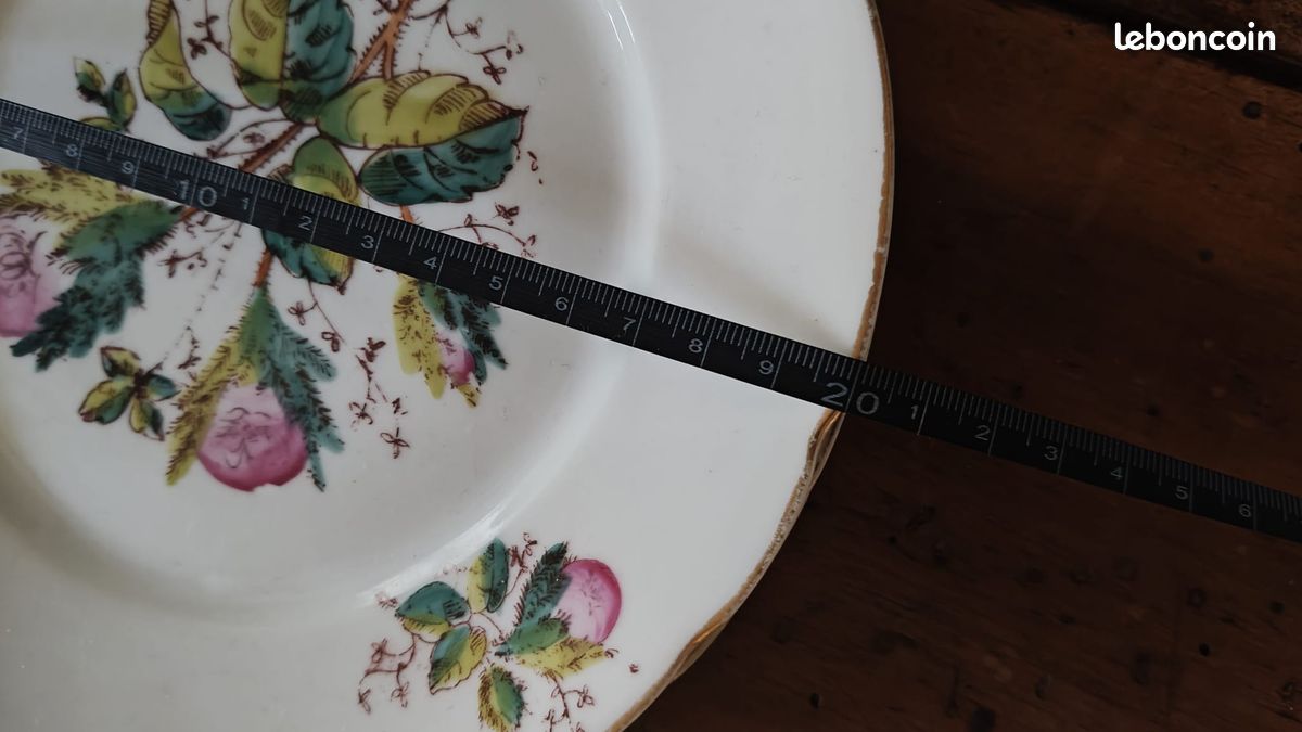 4 assiettes à dessert en porcelaine à motifs de roses moussues. 19ème siècle (image 15)