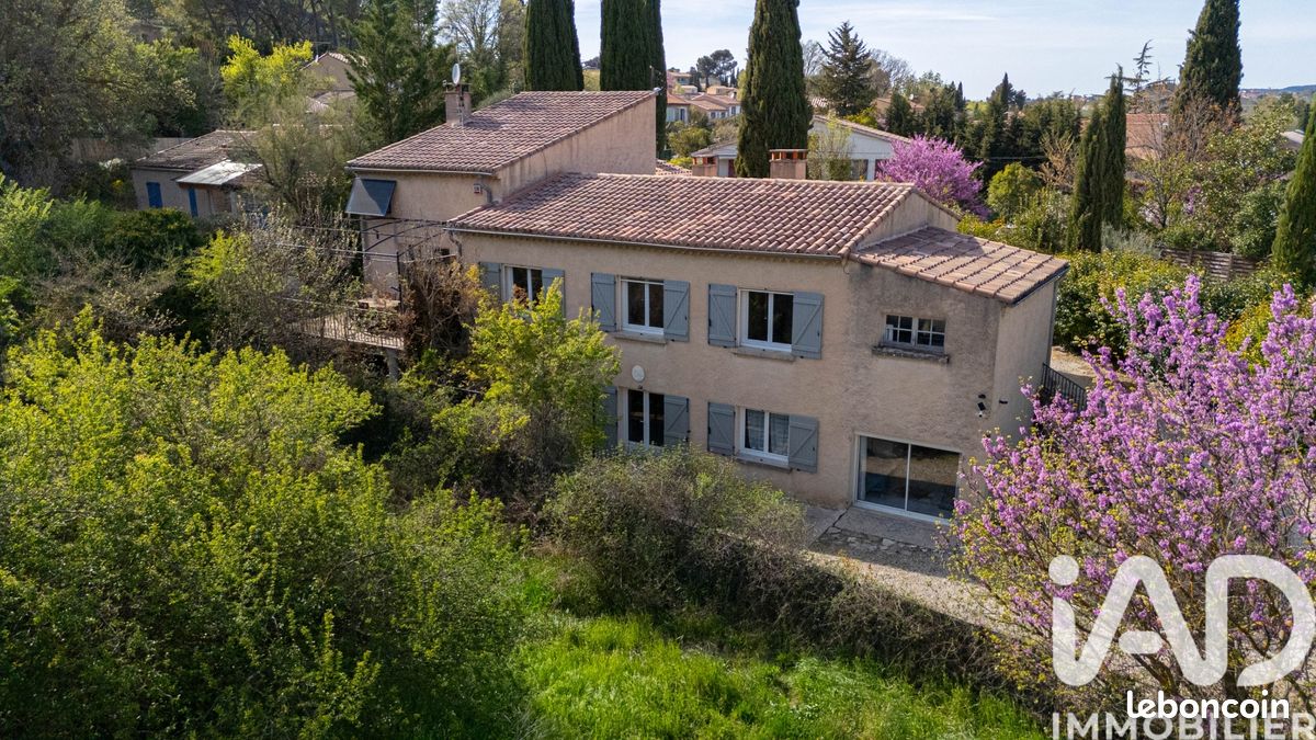 Maison 10 pièces 250 m²