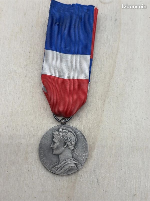 MÉDAILLE SPORTIVE ANCIENNE - course a pied athlétisme années 1950 - N° 2 EUR 7,00 - FR