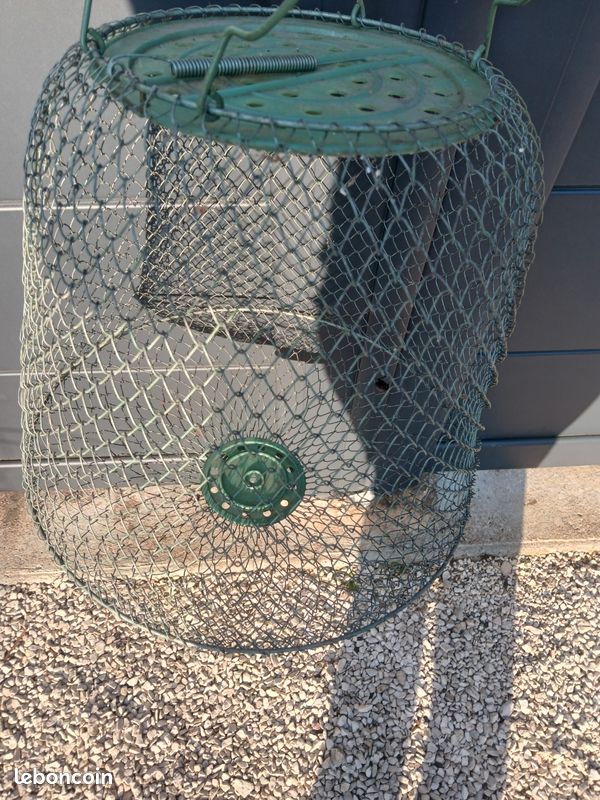Ancienne bourriche de pêche,mailles métalliques,Maillinox,France