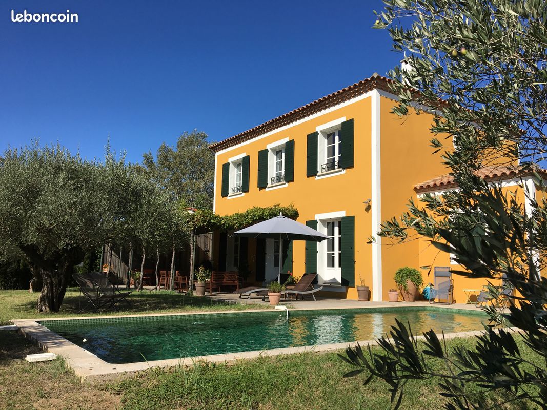 Belle bastide provençale avec piscine au calme (image 1)