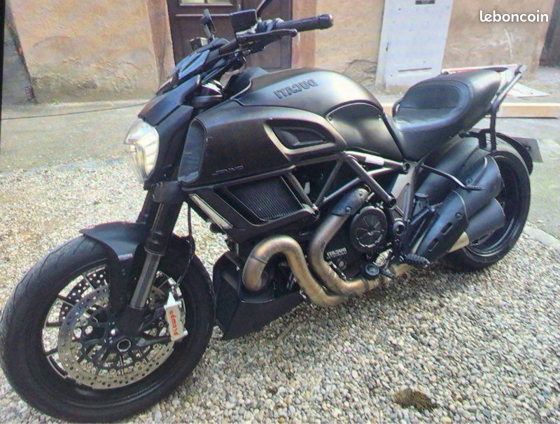 Moto Ducati Diavel Dark (image 3)