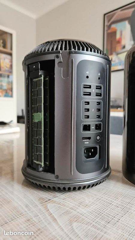 Apple Mac Pro 2013 4-Core Xeon 3.7GHz 12GB RAM 256GB SSD – ME253LL/A