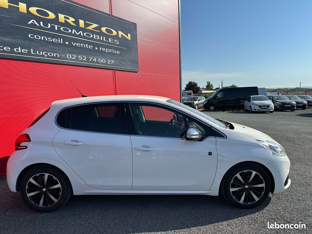 Peugeot 208 1.5 BLUE HDI 102 CH TECH EDITION - GARANTIE 12 MOIS (image 4)