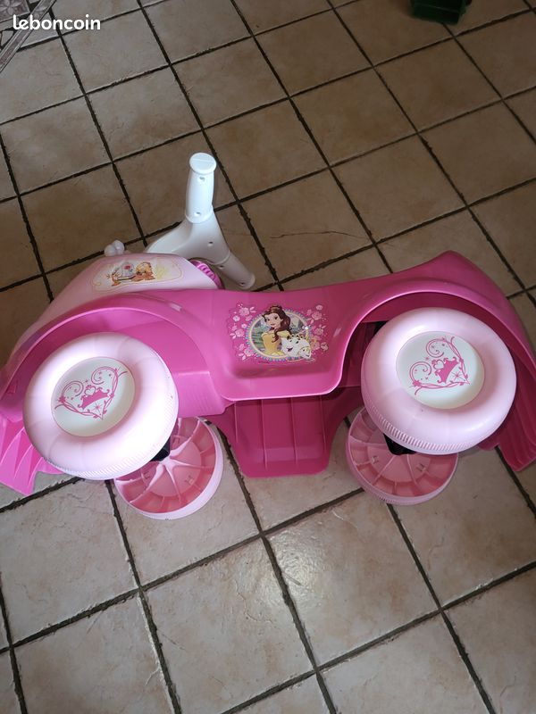 Voiture fille (image 1)