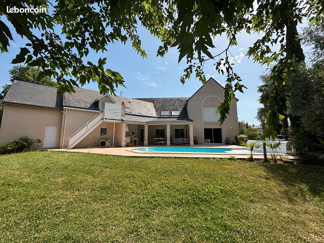Maison 13 pièces 280 m² · à Segré-en-Anjou Bleu · 280 m² · 571 400 €