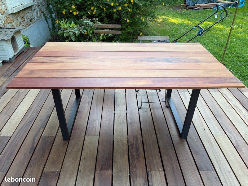 Table de jardin en bois (Muiracataria) (image 2)