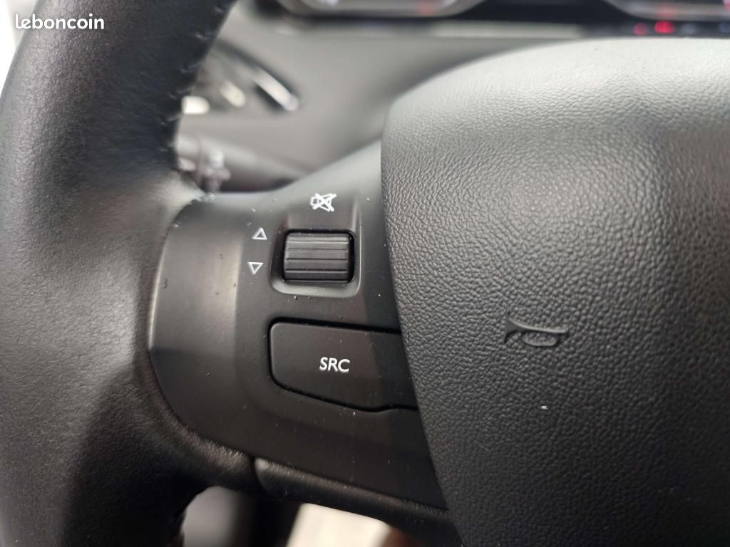 PEUGEOT 208 1.2i PureTech 12V - 82 BERLINE Active PHASE 2 (image 20)