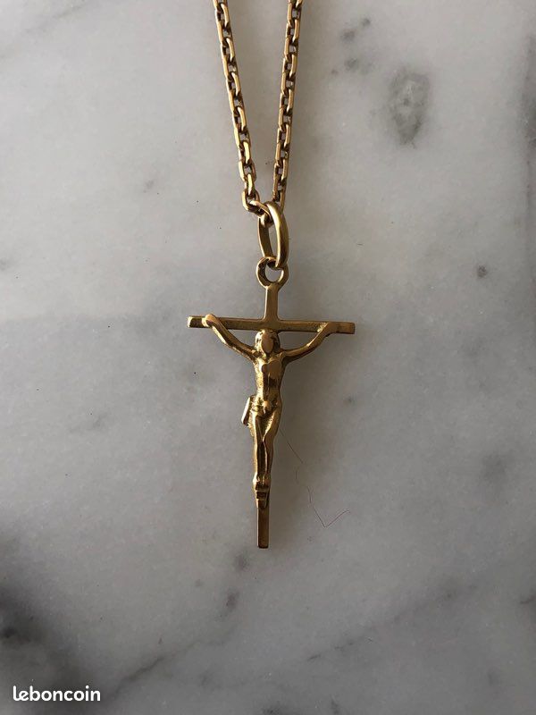 Collier Croix En Or Avec Christ Or Jaune Acheter Croix De Jesus