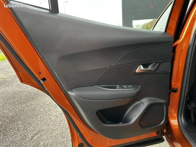 PEUGEOT 2008 BlueHDi 130 S&S BVM6 Allure (image 22)