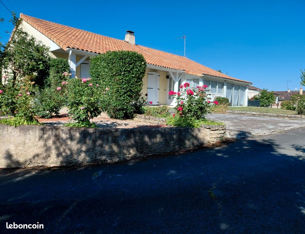 Maison 7 pièces 138 m² · à Fontaine-le-Comte · 138 m² · 340 000 €