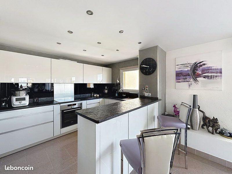 Appartement 5 pièces 150 m² · à Fréjus · 150 m² · 1 800 €/mois