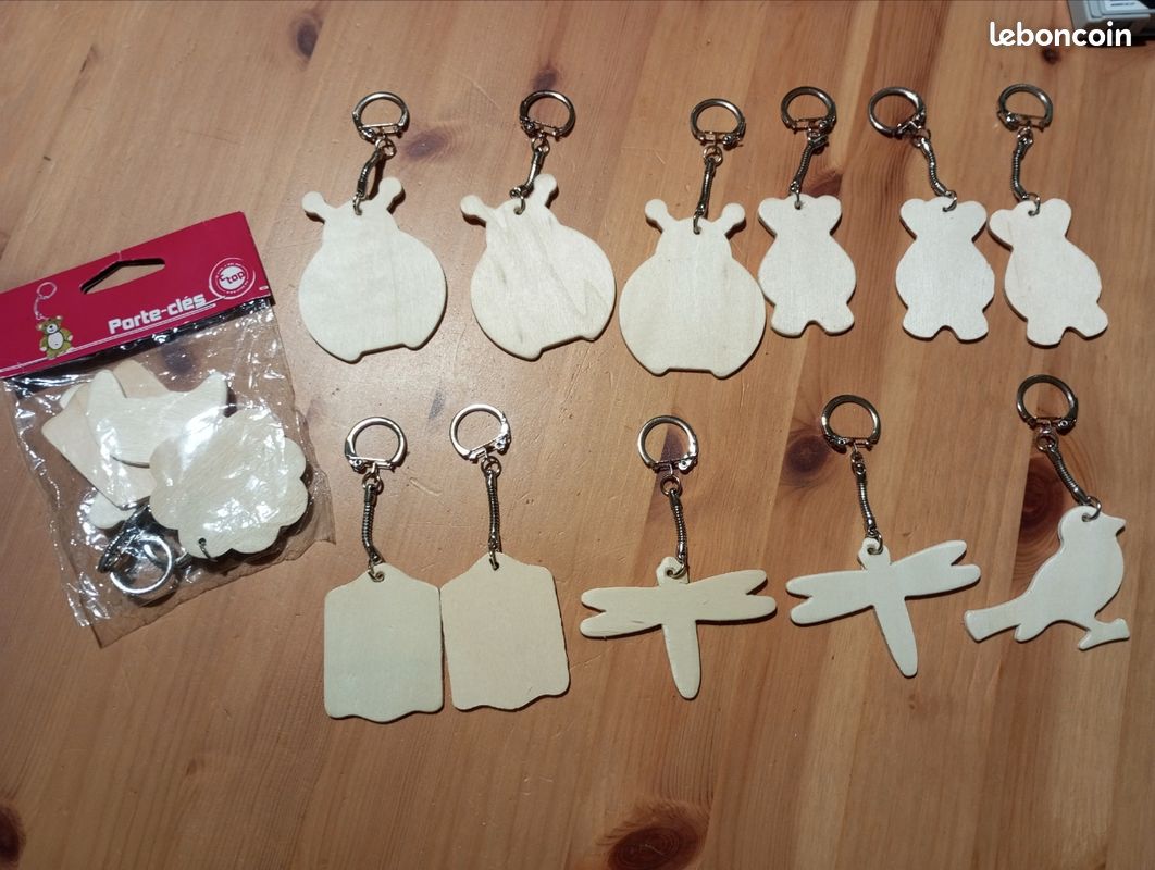 Porte clés en bois à décorer...
Neuf ( mais 1 porte clé avec une légère trace) (image 1)