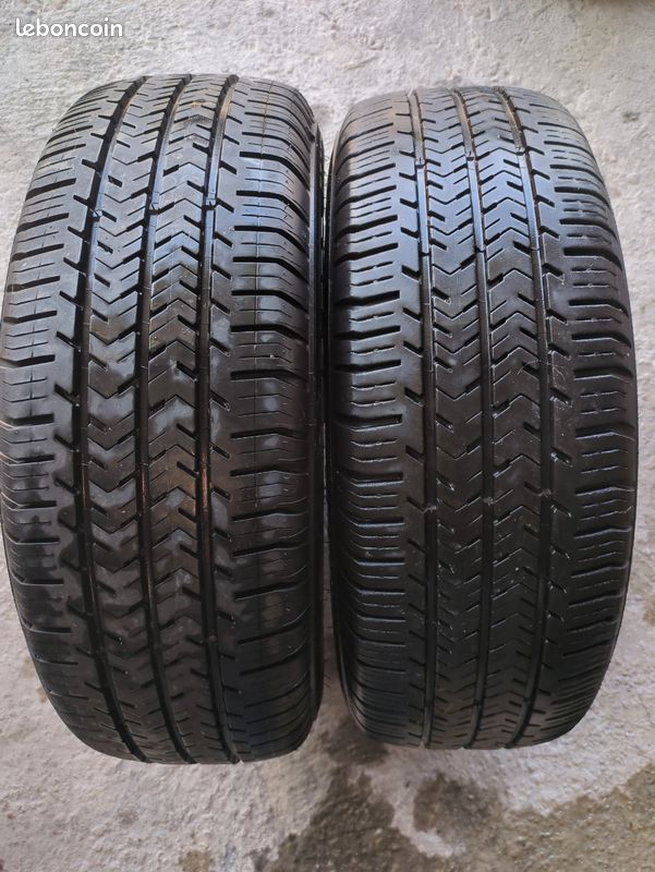 2 pneus 215 65 16 C MICHELIN (image 1)