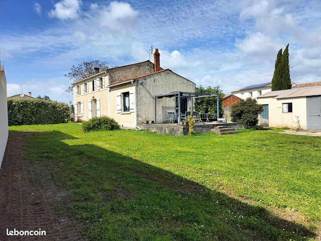 Maison 5 pièces 112 m² - Cabariot 17430 (image principale 1)