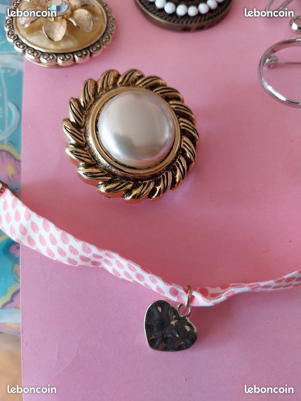 Broche Papillon Rose, Vert Et Blanc - Très Bon état, Bijou Vintage Ou Occasion