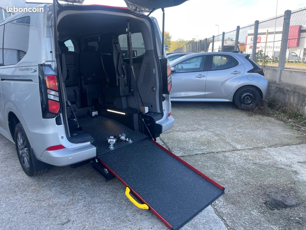 Ford Tourneo Custom INDEPENDANCE RS L1H1 2.0 EcoBlue 170ch Limited BVA8 HANDICAP TPMR 7 PLACES (image 9)