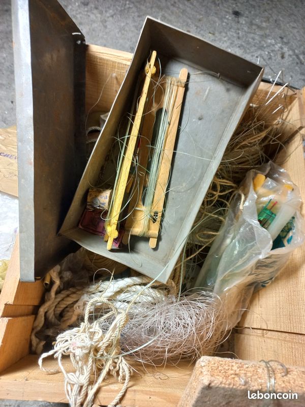 LOT DE PÊCHE ANCIEN : Boîte Avec Moulinet Bois Et Cuillères – Matériel Vintage