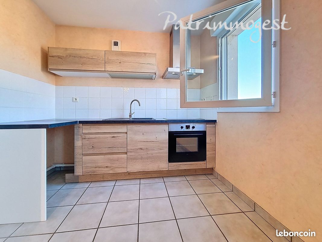 Appartement 2 pièces 50 m² · à Balbigny · 50 m² · 570 €