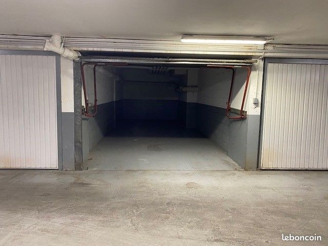 Parking · à Paris · 250 €