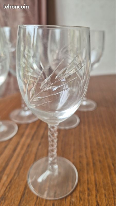 Lot 6 petits verres à vin en cristal epis à pieds torsadés (image 4)