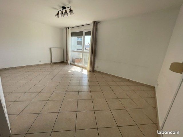 Appartement 3 pièces 80 m² · à Saint-Étienne · 80 m² · 660 €