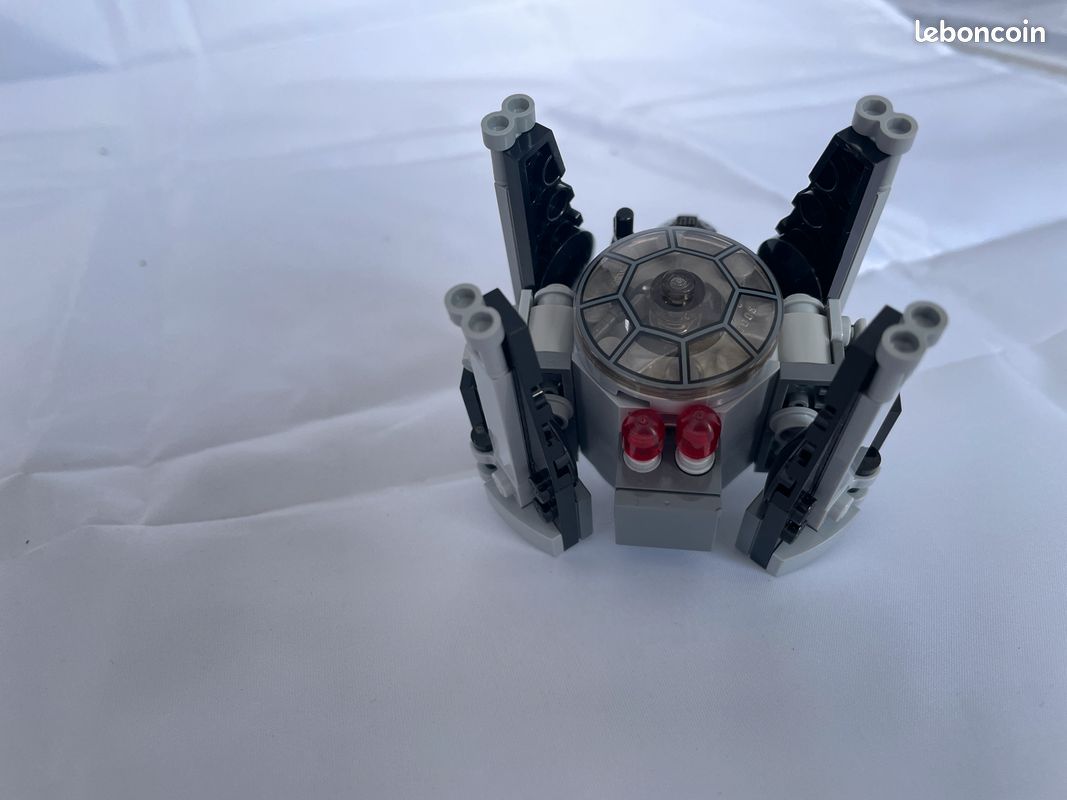 TIE Interceptor LEGO Star Wars 75031 (image 3)