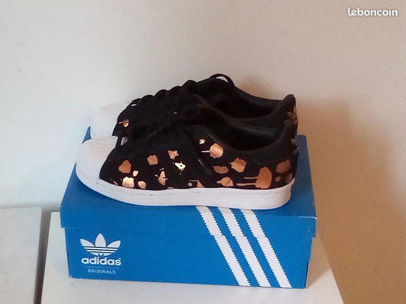 adidas gazelle silver green womens adidas Originals Superstar Sneakers Core Black / Purrus