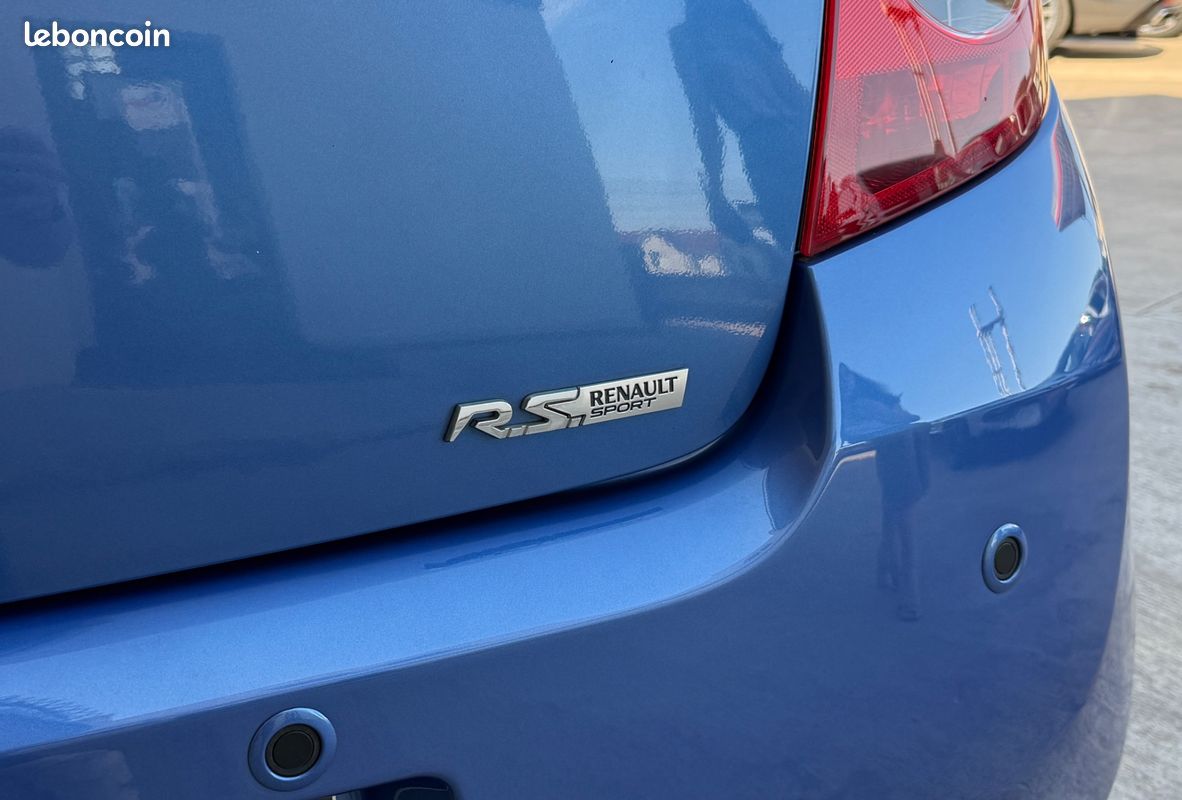 RENAULT CLIO III (2) 2.0 16V 203 RS GORDINI + 1ERE MAIN FR + FUTUR COLLECTOr (image 27)