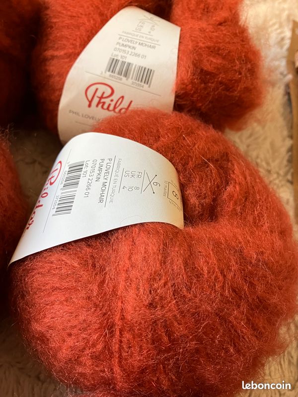 Pelotes mohair et aiguilles (image 2)