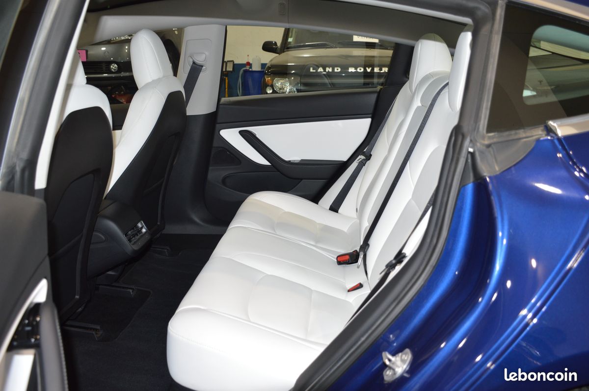 TESLA MODEL 3 LONG RANGE DUAL MOTOR AWD 75KWH (441CH)-54.685km-1ère Main-Toit Panoramique-Autopilot-Sièges Chauffants AV/AR-Caméra-Intérieur Premium Noir/Blanc-Jantes 18"-Garantie 6 Mois (image 8)